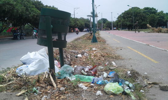 De adorno…están algunas canecas de basura en Valledupar | Semanario La ...