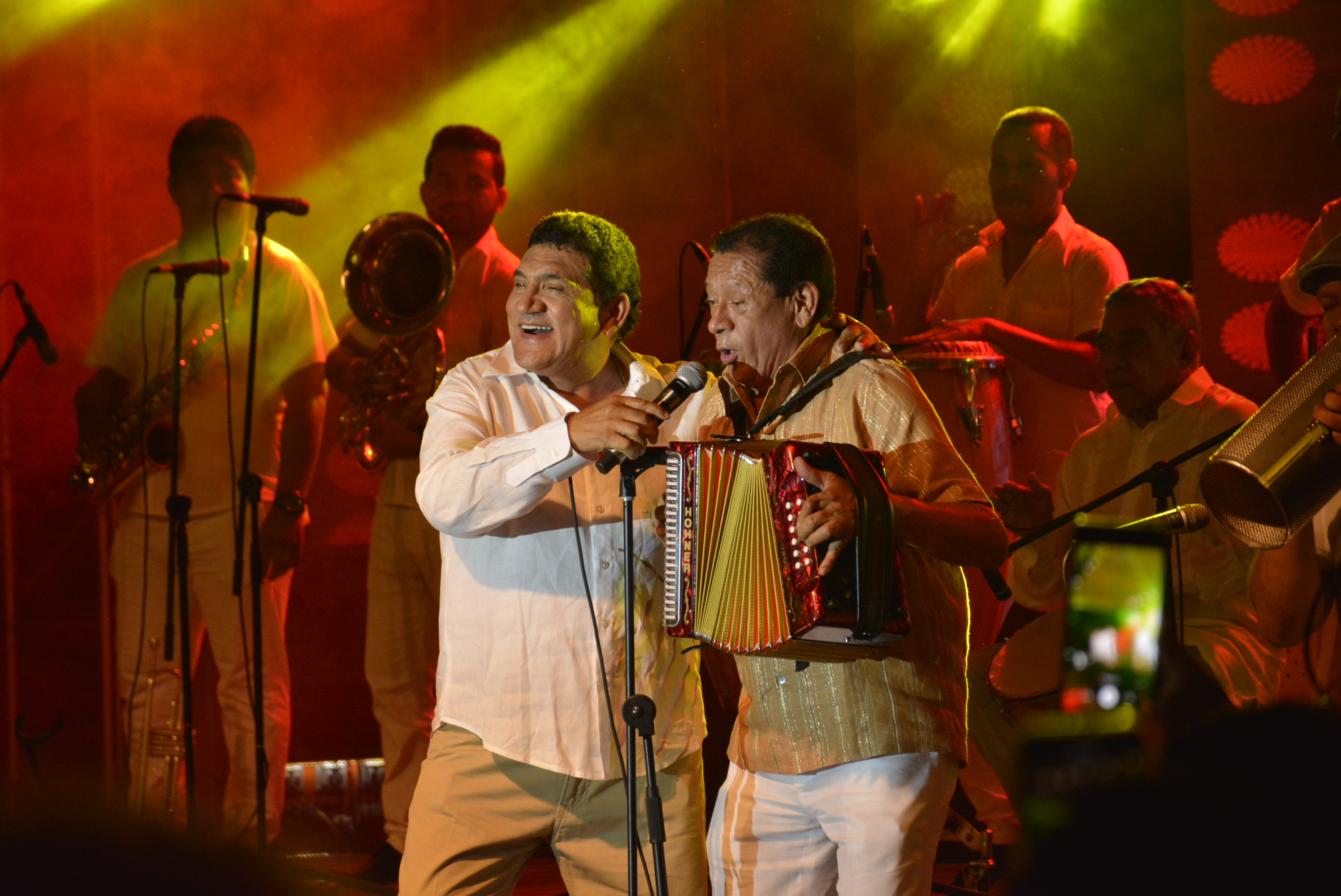 Los Hermanos Zuleta cantan con sus amigos para el DVD Semanario La Calle